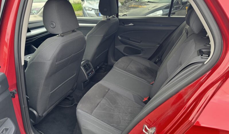 
								Volkswagen Golf VIII 1.5 eTSI 150 DSG full									