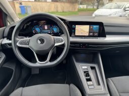 
										Volkswagen Golf VIII 1.5 eTSI 150 DSG full									