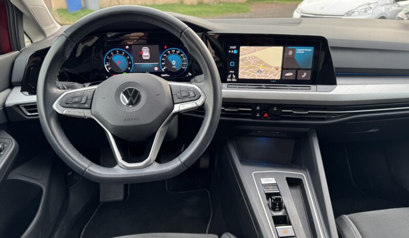 
								Volkswagen Golf VIII 1.5 eTSI 150 DSG full									
