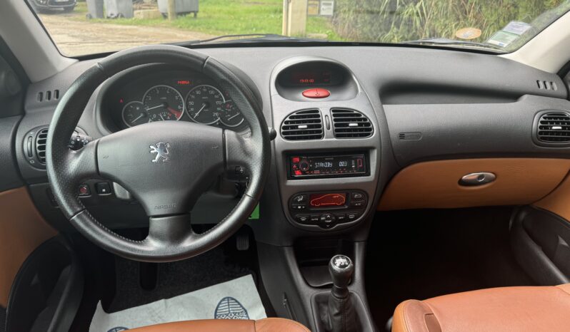 
								Peugeot 206 1.4 16v 90cv finition Roland Garros full									